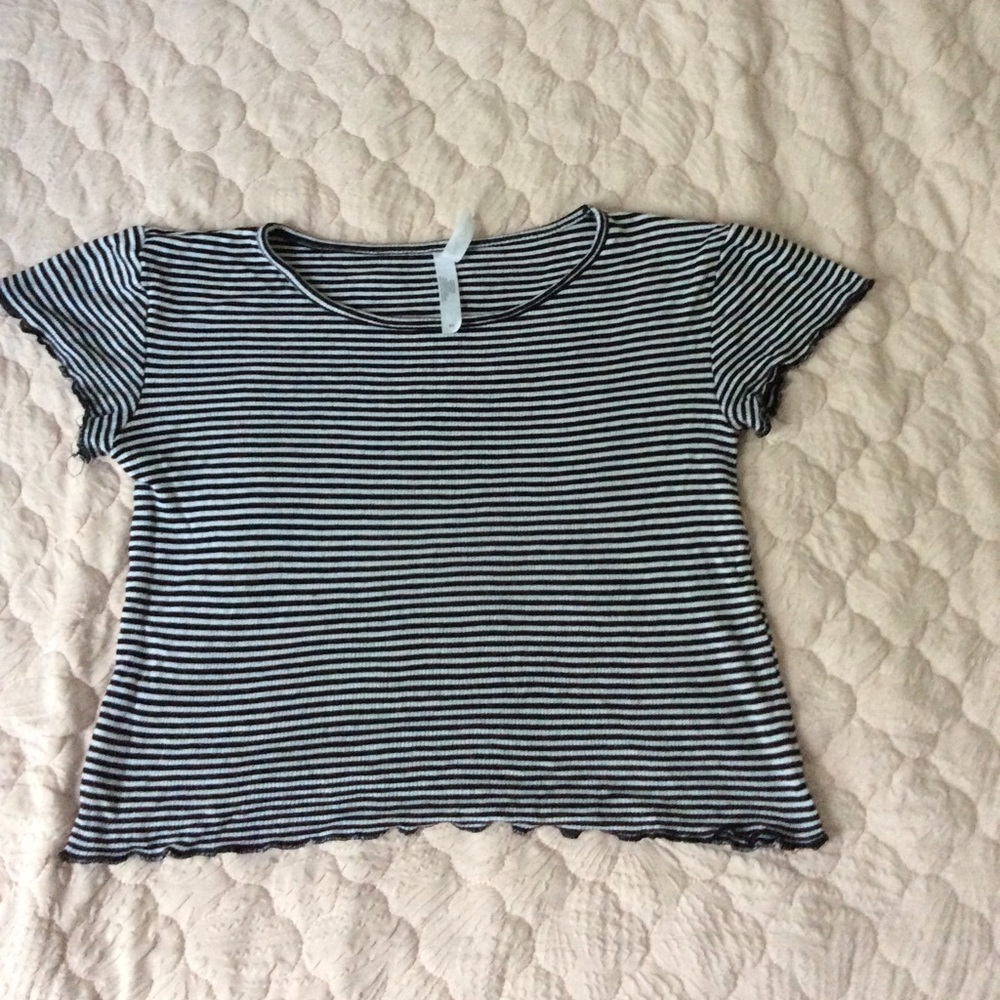 Cropped white and black lined shirt